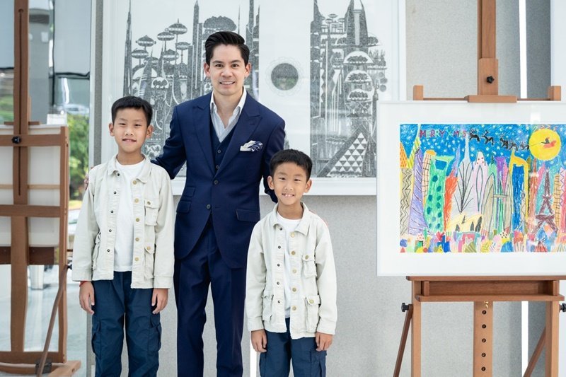 Raimon Land displays the work of young Thai artists TinTin and TiTo, aged 12 and 7 at The Art of Living